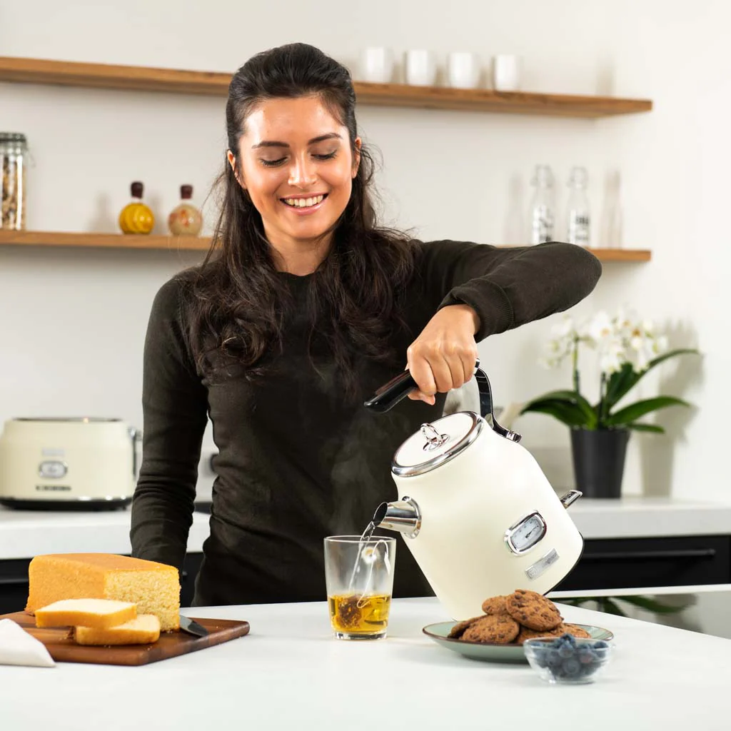 1.7L Retro Series Electric Kettle - White - Image 6