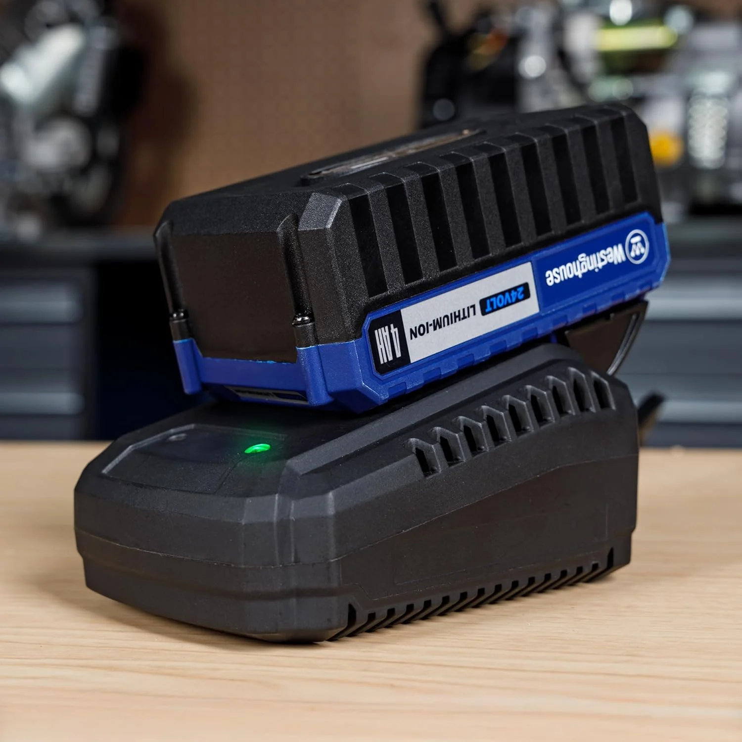 24V 2.2 Amp Fast Charger - Image 4