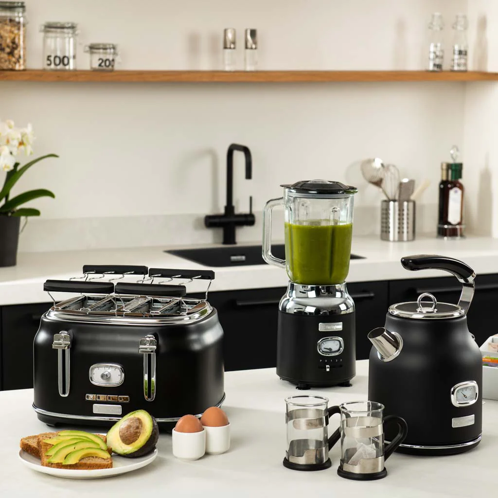 1.7L Retro Series Electric Kettle - Black - Image 5